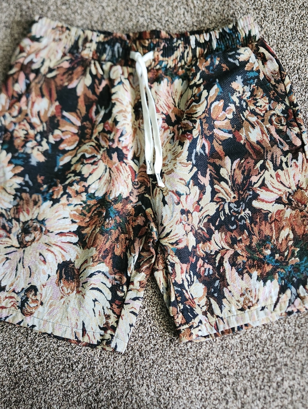 Tapestry Shorts Size Large Flowery Pattern Elastic Waist Pockets Drawstring